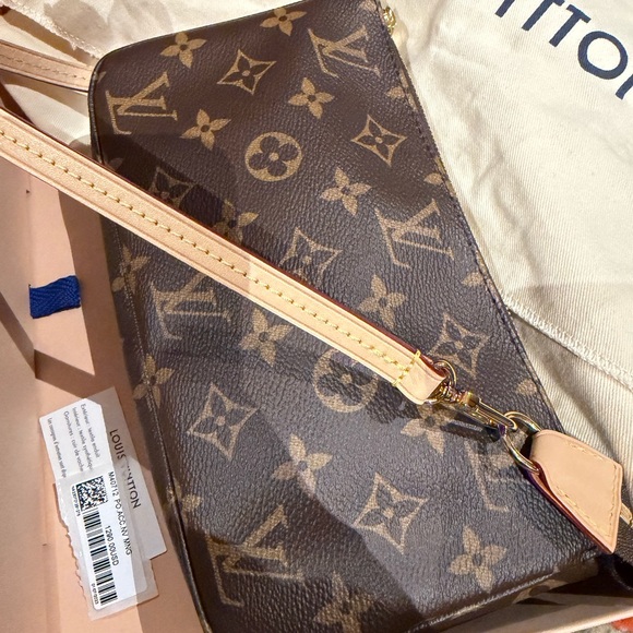 Louis Vuitton Monogram pochette - Picture 6 of 8